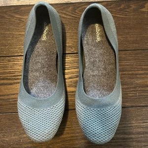 All birds tree breezes